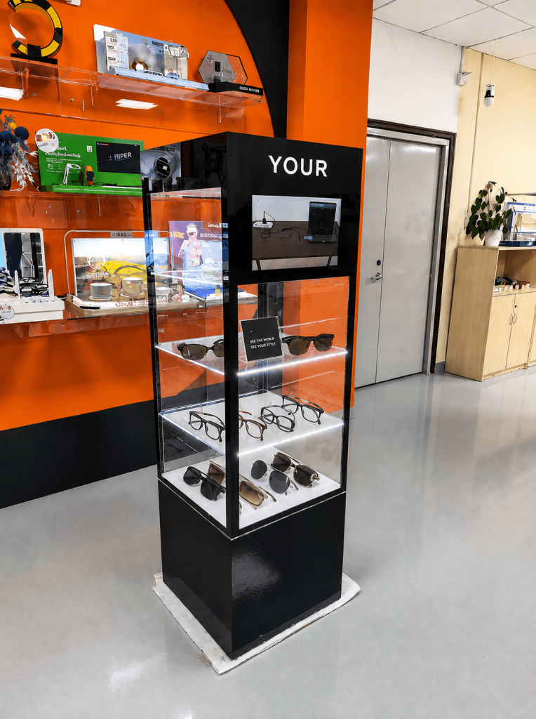 Custom Glass Display Shelf Article